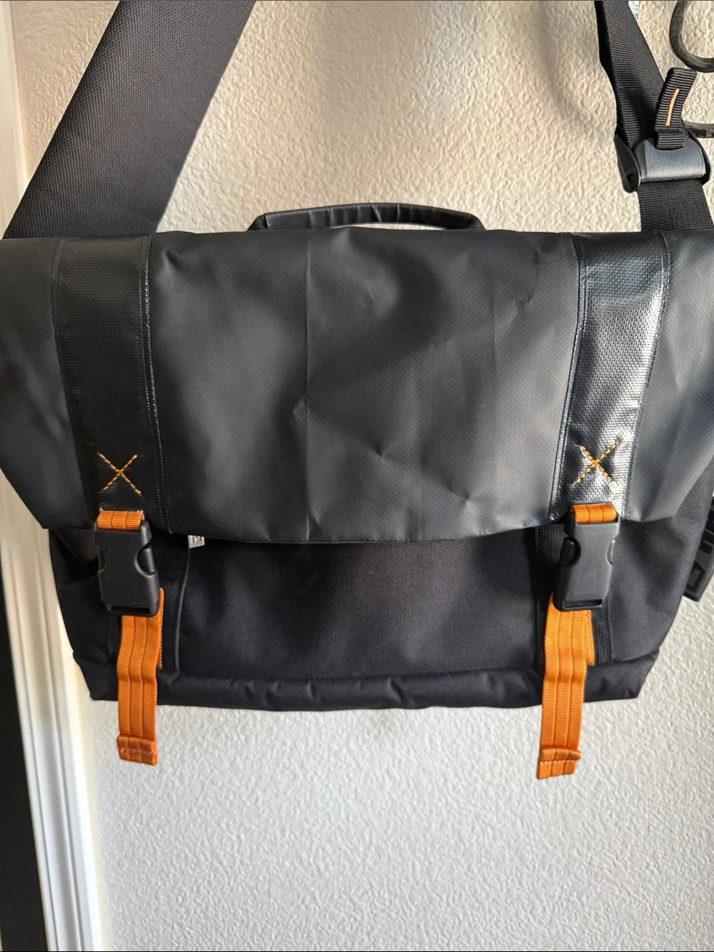 24/7 Traffic Messenger Bag